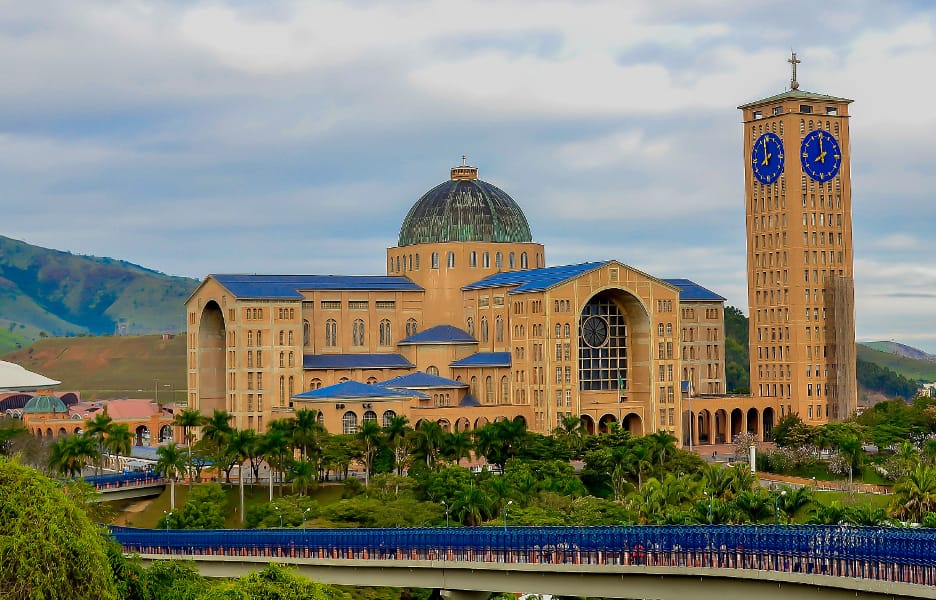 A Basílica de Nossa Senhora Aparecida, no complexo religioso que receberá infraestrutura implantada pela QMC e utilizada pela Vivo (Foto: Wikimedia Commons)